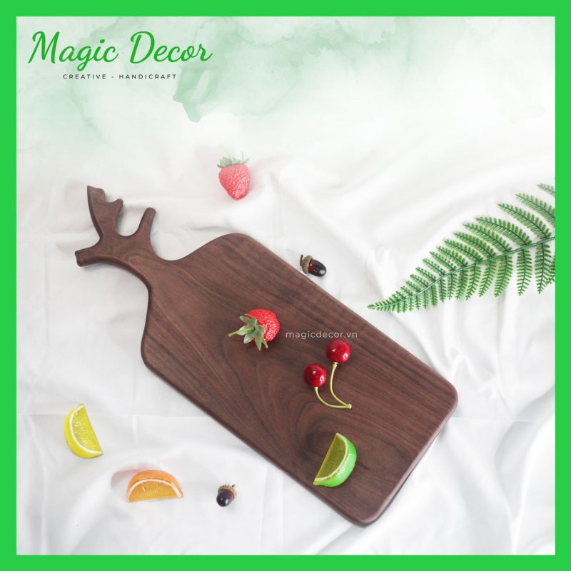thớt gỗ óc chó tay cầm sừng hươu cao cấp