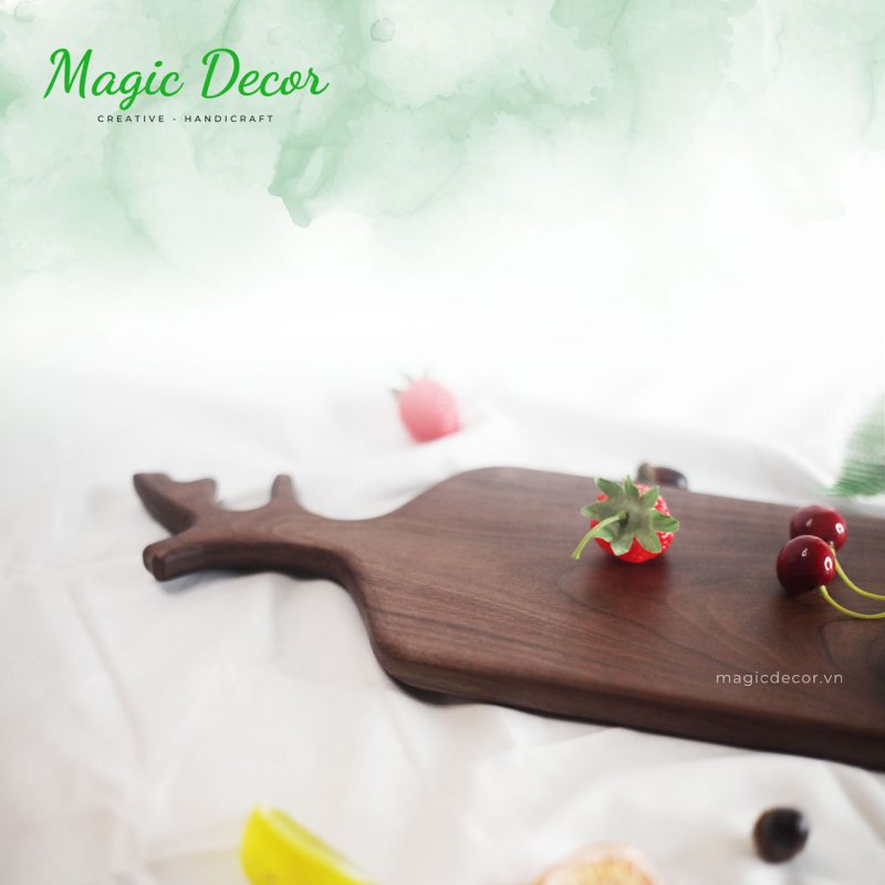 thớt gỗ óc chó decor tay cầm sừng hươu cao cấp
