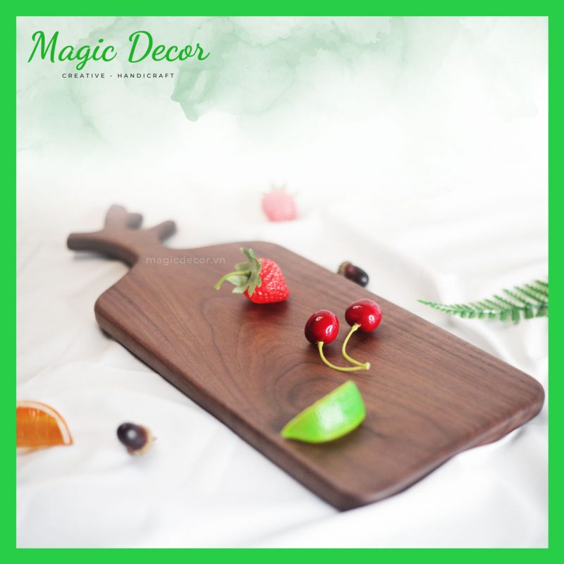 thớt gỗ óc chó decor tay cầm sừng hươu cao cấp