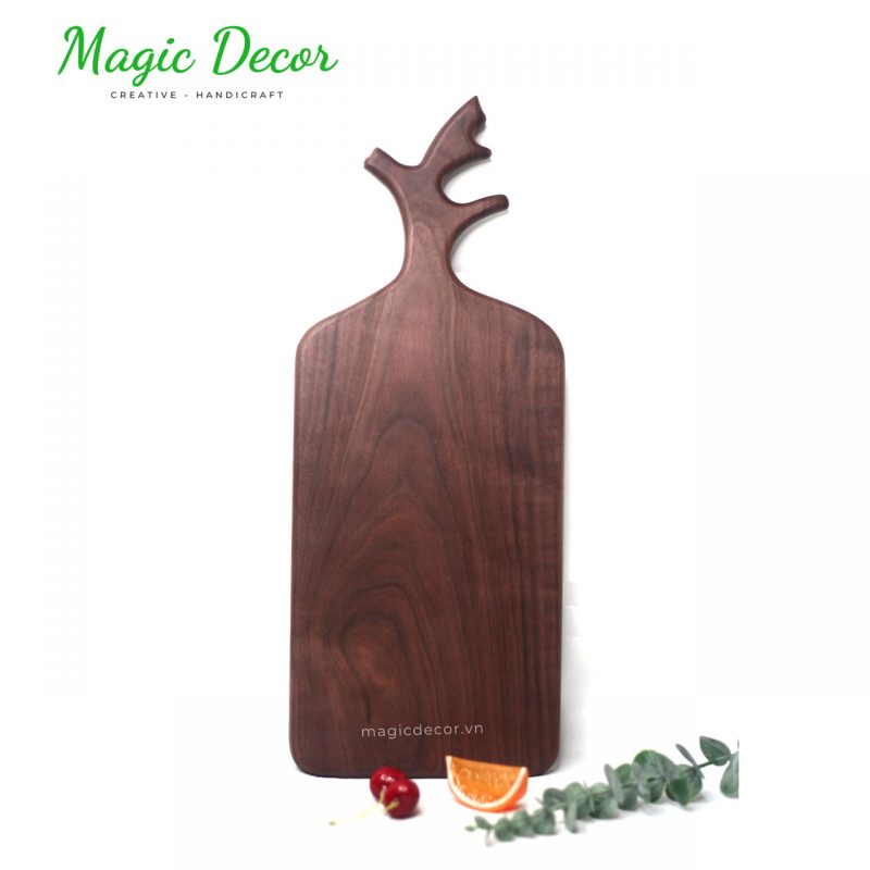 thớt gỗ óc chó decor tay cầm sừng hươu cao cấp