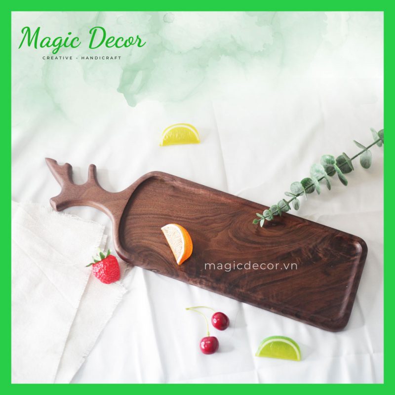 khay gỗ decor đựng thức ăn tay cầm sừng hươu