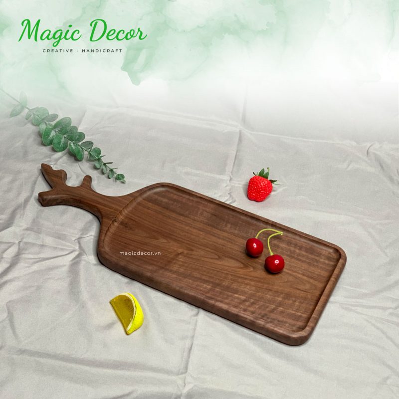 khay gỗ óc chó tay cầm sừng hươu